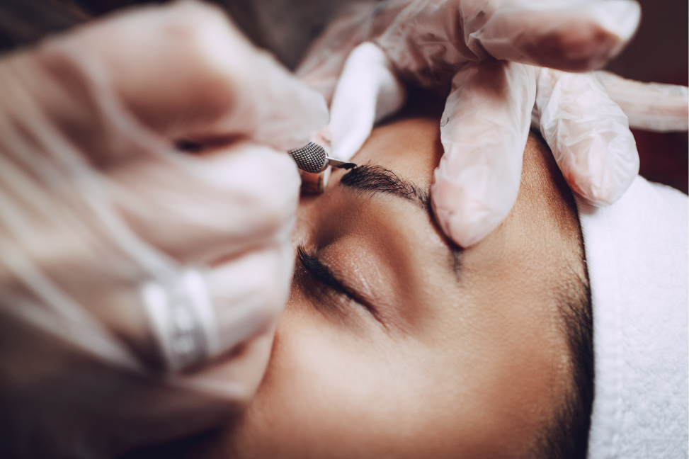 MICROPIGMENTATION DES SOURCILS